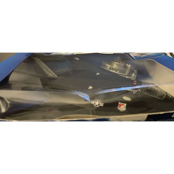 NEW RAY  U.S.AIR FORCE F117 GHOST 1:72 WITH DISPLAY STAND - Picture 4 of 5